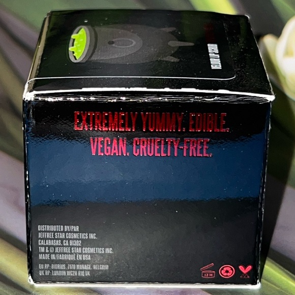 Jeffree Star Velour Lip Scrub in Witches Brew - Picture 5 of 5